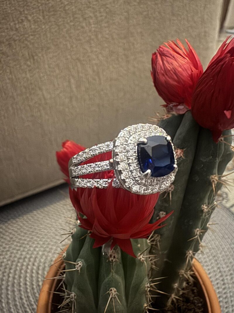 Woman's ring